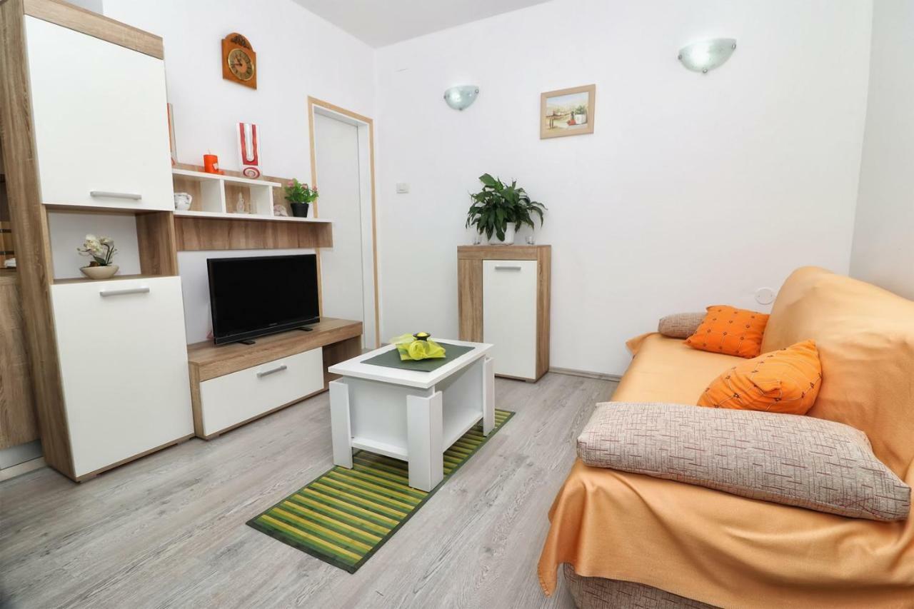 Apartment Edi Pula Buitenkant foto