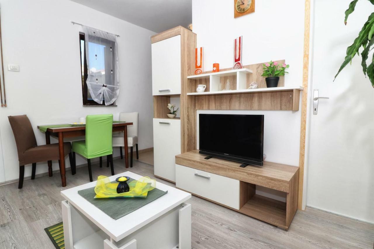 Apartment Edi Pula Buitenkant foto